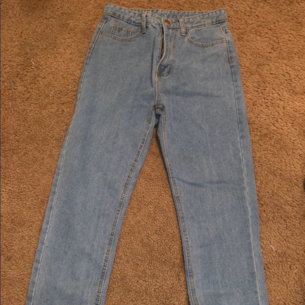 Light wash mom jeans